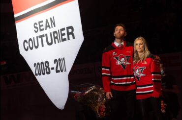 Retrait de chandail de Sean Couturier / Sean Couturier gets his jersey retired in Drummondville