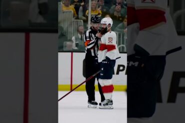 Don't sit on people ✍️ #stanleycupplayoffs