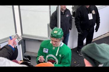 Kaprizov & his fans 🤩(Капризный и его поклонники)