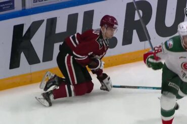 Alisauskas gets injured in Cormier collision