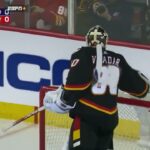 Johnny Gaudreau missed a penalty shot in his return to Calgary and the crowd let him hear it 😳