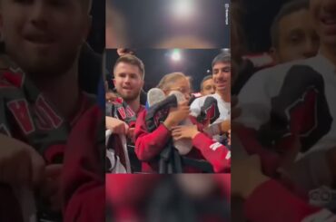 Zach LaVine a fait une heureuse lors du NBA Paris Game 😁🎁 #shorts