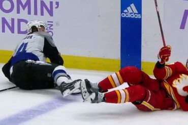 Nikita Zadorov's nice hit against Lightning Pat Maroon (17 nov 2022)