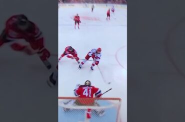 #11 Jordan Staal (2) Short-handed goal.