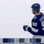 Mikhail Sergachev's weird shot goal vs Coyotes (31 dec 2022)