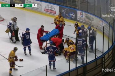 Hororové chvíle! Koláře odváželi na nosítkách