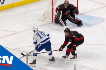 Barclay Goodrow Squeezes In The Go-Ahead Goal For Lightning In Game 1