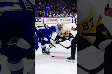 Sidney Crosby breaks sticks  🦾