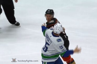 Derek Dorsett vs Josh Manson Nov 9, 2017