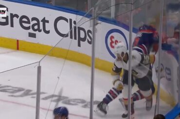 Kolesar elbow on Desharnais