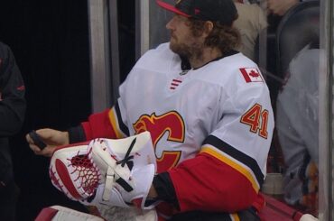 Mike Smith snags an errant puck on the bench