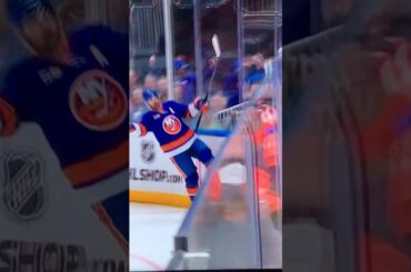 #15 Cal Clutterbuck (1) Wrist-Shot Goal.