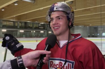 EHC Red Bull München | John "Jay-Jay" Peterka Q&A beim Training in der Red Bull Eishockey Akademie