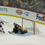 Ilya Sorokin assists on Nelson's OT goal vs Penguins (9 mar 2023)