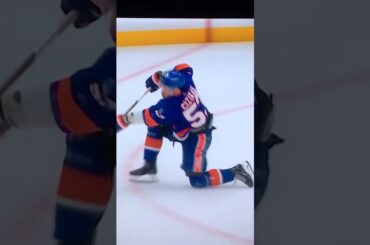 #53 Casey Cizikas (1) Wrist-Shot Goal.