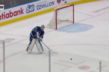 Ilya Samsonov's nice pass on Marner's goal vs Bruins (1 feb 2023)