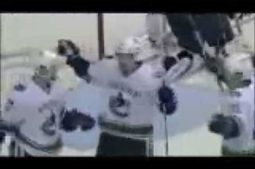 Alex Edler Scores vs Nashville