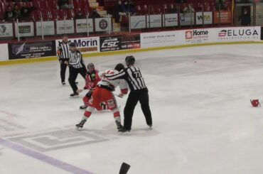 Justin Doucet ( Les Pétrolier du Nord  vs Olivier Plourde  ( Les Épervier de Sorel-Tracy