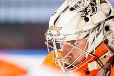 Carter Hart bounces back, dominates Canadiens in Game 3 shutout