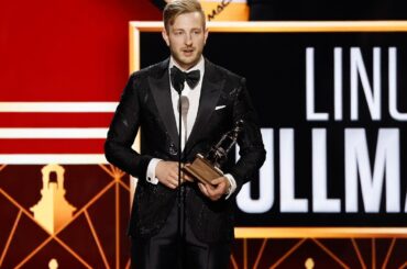 Linus Ullmark wins the 2022-23 Vezina Trophy