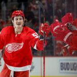 Toronto Maple Leafs sign Tyler Bertuzzi