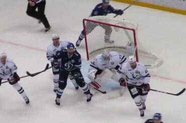 Pavel Francouz in action during the Dynamo @ Traktor hockey game
