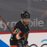 Claude Giroux Scores Twice In 22 Seconds To Tie Game Against Devils