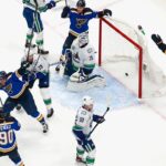 Schwartz's deflection goal ties game for Blues in final seconds