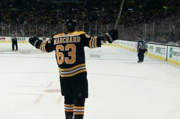 Brad Marchand slows down, dekes out Cory Schneider