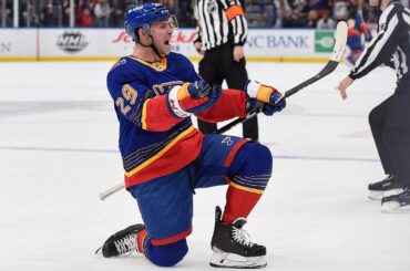 Dunn, Parayko help Blues stun Isles with comeback OT win