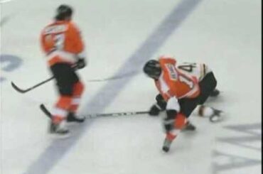 Mike Richards nails David Krejci