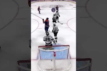 Oilers' Zach Hyman Takes Puck to the Face, Scores Deflection Goal on Power Play! #shorts #nhl
