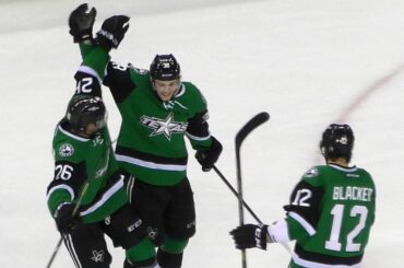 Jason Dickinson's quick shot ties the game 01/05/16