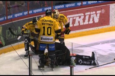 Jarkko Ruutu taklaa Artturi Lehkosta