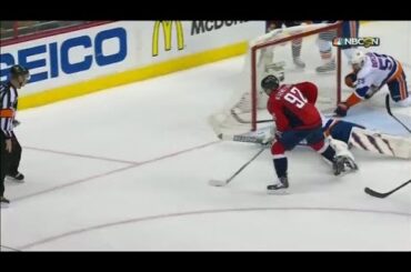 Kuznetsov stays patient to beat Halak in 3rd
