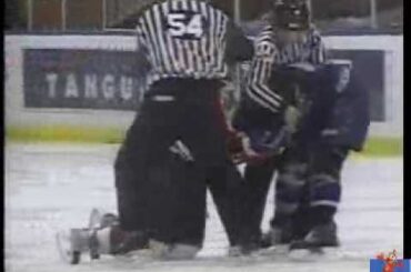 Maxime Mathieu vs Maxime Bélanger LHJMQ 29 10 04