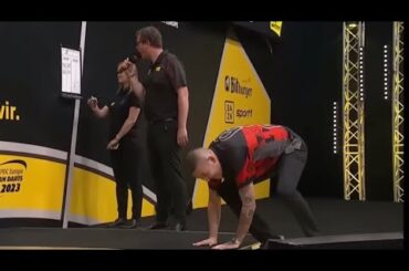 RIDICULOUS LAST LEG DECIDER 😂😂 | Nathan Aspinall vs. Ross Smith | European Darts Grand Prix 2023