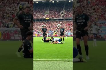 Noah Beck flies in on Jack Wilshere