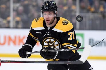 Bruins TRADE Taylor Hall to Blackhawks