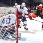 Varlamov shuts out the Flyers in Game 1
