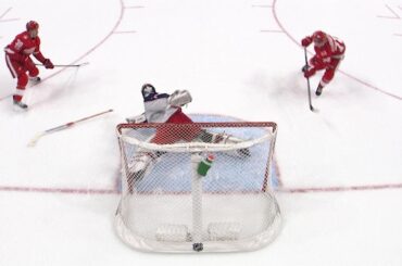 Sergei Bobrovsky robs Athanasiou on 2-on-0