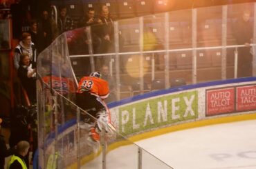 Fiilistele: Veini Vehviläinen vs. Emil Larmi