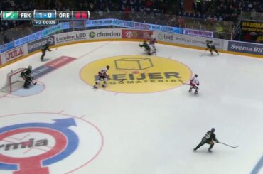 FBK:s supertalang tvingas lämna isen efter att klubban fastnat i skridskon - TV4 Sport