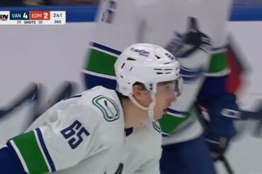 Ilya Mikheyev scores goal vs Oilers in Canucks comeback win (23 dec 2022)