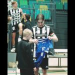 Kannattaa kokeilla salibandya - Mikael Laine, 11, palkittiin yleisöosaston kirjoituksesta