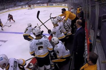 Crosby scores immediately after grabbing new stick from bench