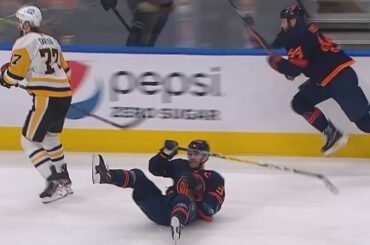 Edmonton Oilers Fans Believe Referees Missed A Penalty Against Connor McDavid