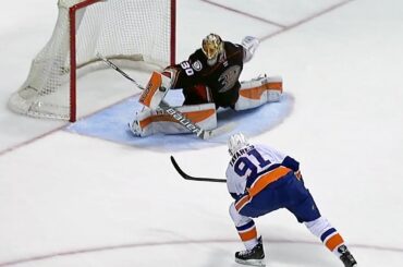 Khudobin stones Tavares with superb blocker save