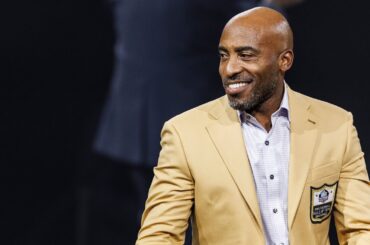 Rondé Barber Gets His Hall of Fame Gold Jacket