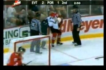Ryan Murray vs Brad Ross Sep 23, 2011